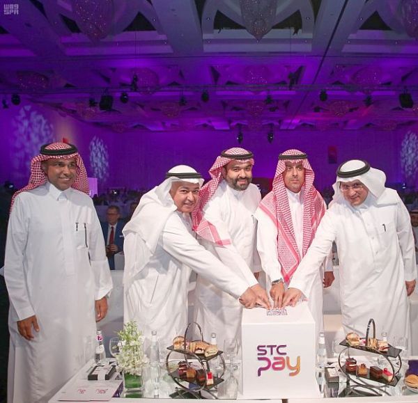 أمير الحدود الشمالية يدشن مشروعات تنموية وبلدية بالمنطقة بقيمة 765مليون ريال