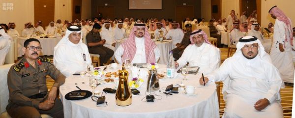 أمير القصيم يزور مريض السمنة المواطن يحيى ويطمئن على حالته الصحية