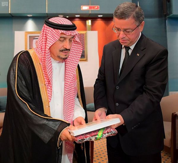 الأمير تركي بن طلال يقف على عدد من المشروعات في سراة عبيدة ويشرف حفل الأهالي