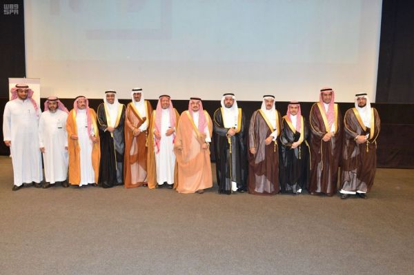 نائب أمير الرياض يقدم العزاء لأسرة السبهان