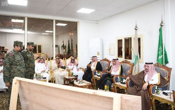 أمير منطقة الحدود الشمالية يتابع تداعيات التقلبات الجوية