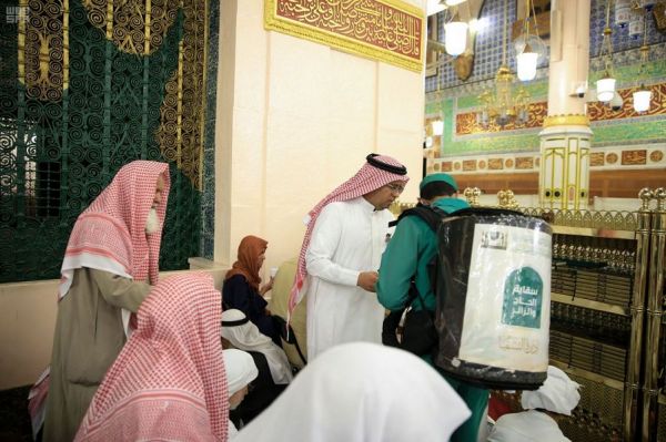 سفير خادم الحرمين الشريفين لدى السودان يقلد ضباطاً رتبهم الجديدة