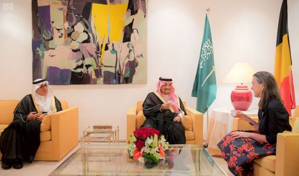 ولي العهد يلتقي عددًا من أسر شهداء الواجب