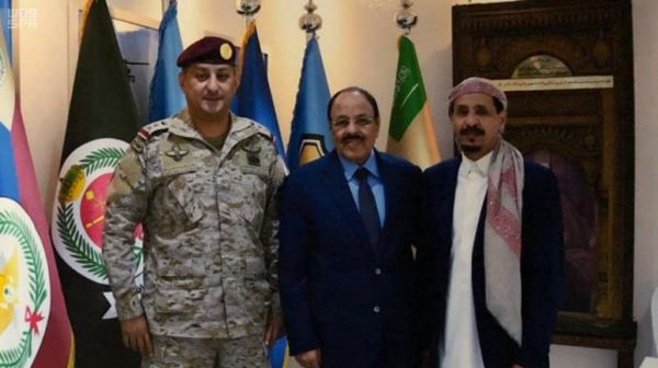 أمير الحدود الشمالية يستقبل المواطنين في جلسته المسائية