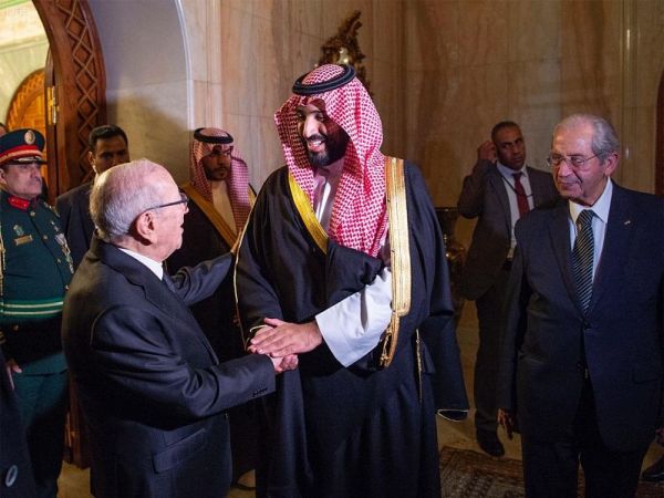 رئيس النيجر يؤدي مناسك العمرة