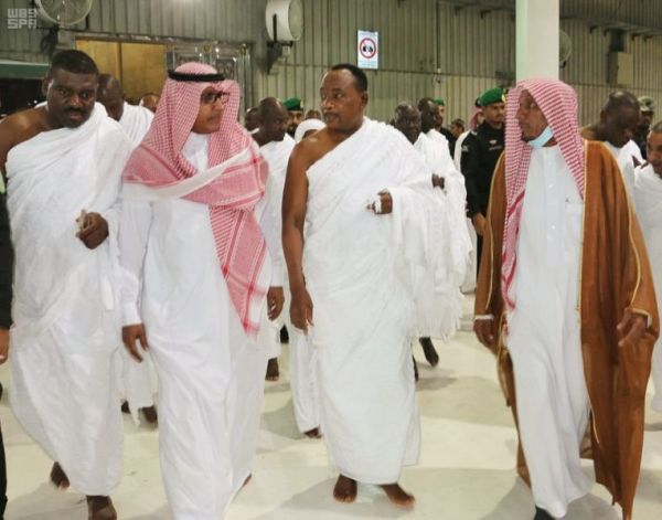 نائب أمير منطقة مكة المكرمة ينقل تعازي القيادة لذوي الشهيد حباب مرزوق البقمي
