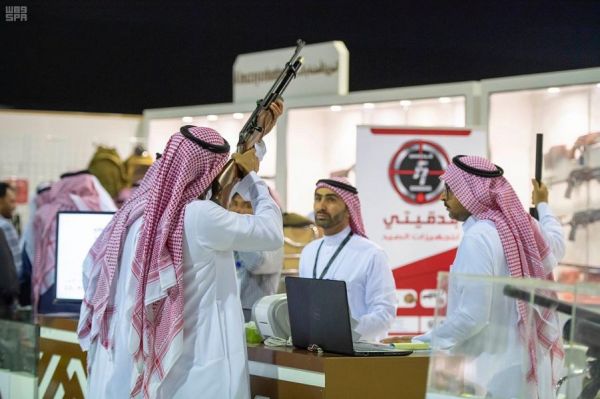 أمير منطقة جازان يستعرض مشروعات الواجهات البحرية والحدائق والمنتزهات