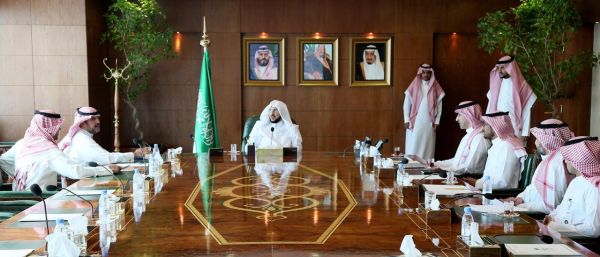 أمير منطقة الرياض يستقبل رئيس الجامعة العربية المفتوحة