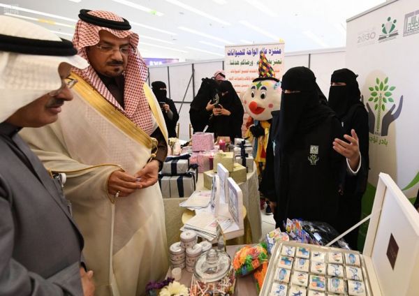 مركز الملك سلمان للإغاثة يوزع سلالاً غذائية في عدة قرى بمديريتي حيران وحرض