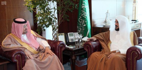 نائب أمير الرياض يستقبل مدير الجوازات بالمنطقة