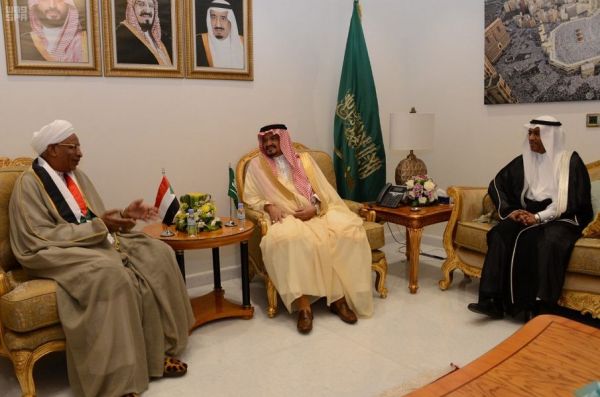 أبراج الرياض تتوشح بألوان علم البحرين احتفاءً بذكرى يومها الوطني الـ 47