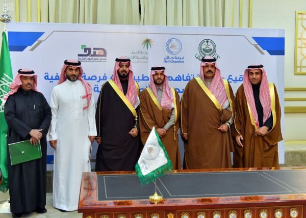 وزير الثقافة يلتقي عدداً من الأدباء والمثقفين