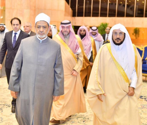 تعليم الرياض يتوعد المدخنين