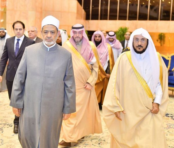 خادم الحرمين الشريفين يتلقى اتصالاً هاتفياً من ملك البحرين