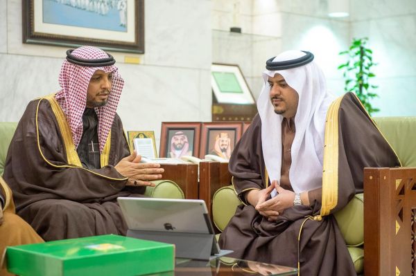 أمير الحدود الشمالية يستقبل مدير جوازات المنطقة