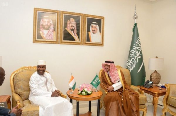 وزير الحرس الوطني يشرف الأمسية الرابعة من الشعر الشعبي بالجنادرية 33