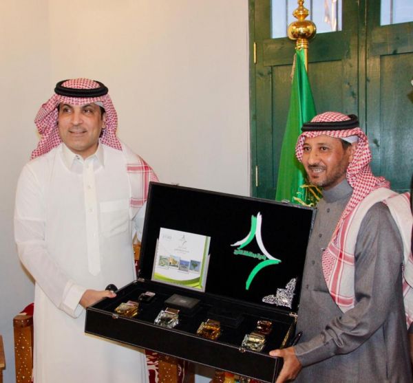 أمير عسير: قلوبنا ومكاتبنا مفتوحة لجميع أهالي المنطقة