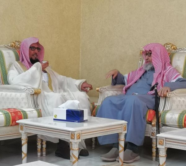 الأمير فيصل بن فهد يزور بيت حائل المشارك في الجنادرية 33