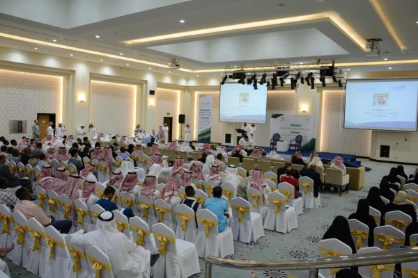 التجارة تمنح سجلات تجارية للتاجر الصغير  وعضوية المراقب الصغير لزوار الجنادرية