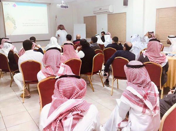 أمير منطقة الرياض يستقبل موظفي الإدارات المكلفين بالعمل بديوان الإمارة