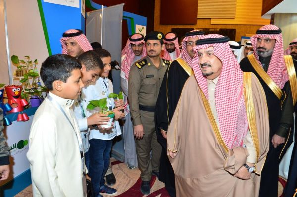 الفهيد يكرم المشاركين في ختام الجنادرية 33