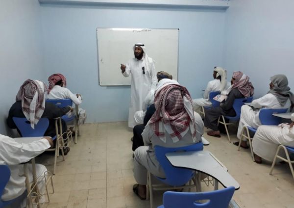 موظفي ادارة الامداد بمدينة الملك سعود يقيمون حفل تكريم لزملائهم المتقاعدين
