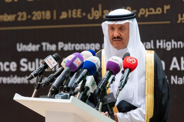 البيئة تمسح ١٨٠٠ هكتار بالأفلاج و السليل لمكافحة الجراد