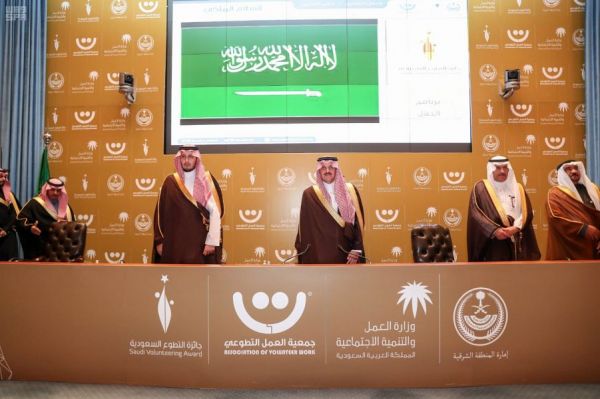أمير منطقة الحدود الشمالية يستقبل المواطنين في جلسته المسائية