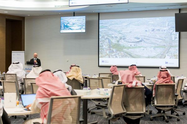 القبض على ثلاثة مواطنين بتهمة جرائم السرقة ونشل الحقائب النسائية بالرياض