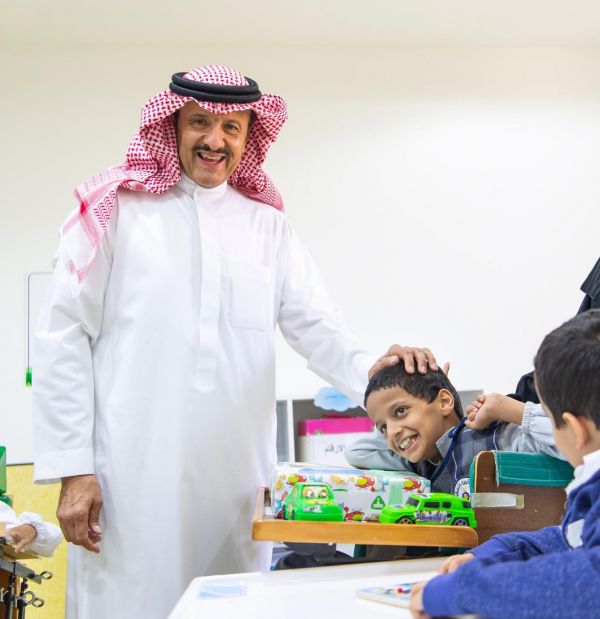 نائب أمير منطقة مكة المكرمة ينقل تعازي القيادة لذوي الشهيد القرشي