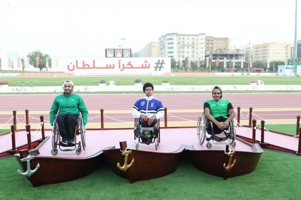 نزلاء مركز التأهيل الشامل بتبوك يزورون معرض وزارة الدفاع بتبوك