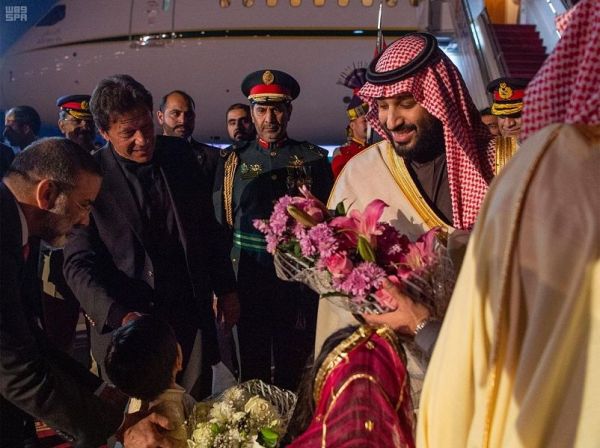 أمير منطقة الرياض يرعى معرض (تراثنا حبنا ) للفنون التشكيلية الخامس