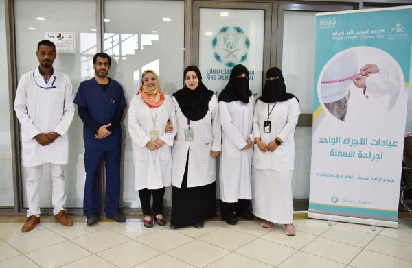 نائب أمير الرياض يؤدي الصلاة على الأميرة أضواء بنت عبدالعزيز بن محمد