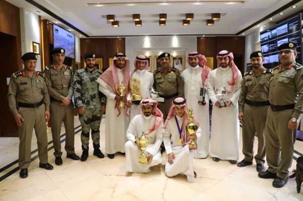 أخوة وسند شعار وزارة الاعلام في احتفال اليوم الوطني الكويتي ٥٨