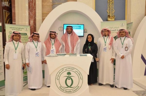 العرضة السعودية تحظى باهتمام وتفاعل زوار مهرجان الملك عبدالعزيز للإبل