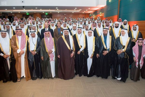 أمير الجوف يستقبل المواطنين والمسؤولين بمركز زلوم