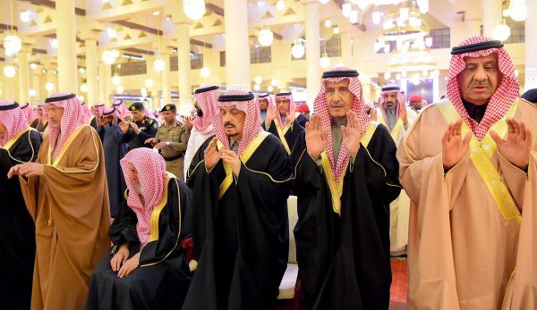 خالد الفيصل يستقبل طالبين حازا على جوائز عالمية بمجالات علمية