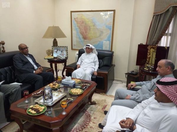 نائب أمير منطقة مكة المكرمة يزور عبدالله زينل