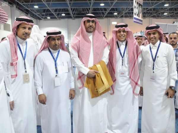 وزير الداخلية يوجه بتكريم الرشيدي نظير شرائه عدد من الصقور واطلاقها