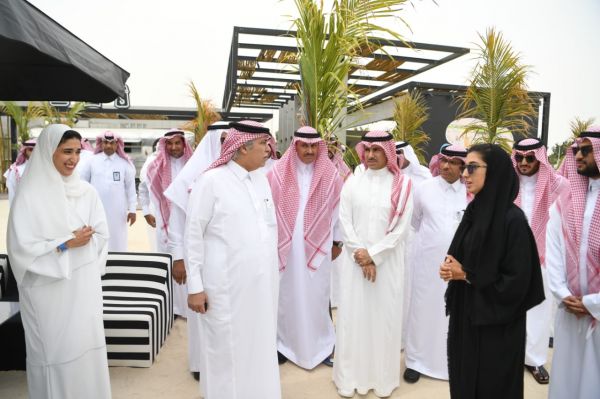 تكوين الصورة إحدى دورات الحي المتعلم بنجران