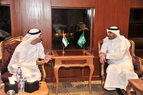 وزير العمل والتنمية الاجتماعية يلتقي وزيرة الدولة الكويتية للشؤون الاقتصادية