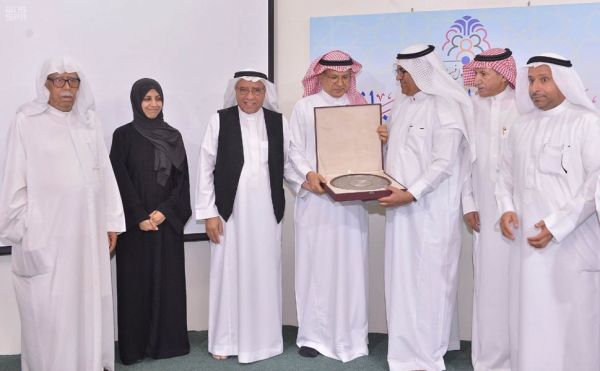 الأمير فيصل بن بندر يرعى حفل تخريج طلاب مدارس الملك فيصل