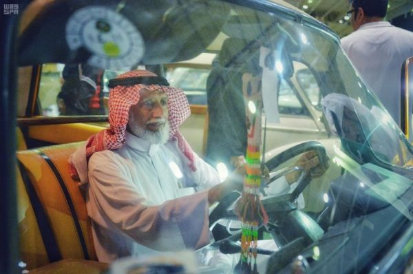 الأمير سلطان بن سلمان يزور مركز التحكم في البعثات الفضائية ومؤسسة الصناعات الفضائية الثقيلة في روسيا