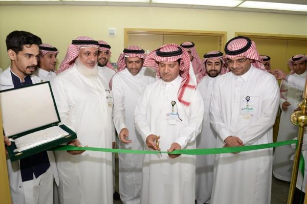 مدير عام التدريب التقني وعميد كلية التقنية بنجران يتابعان سير الاختبارات