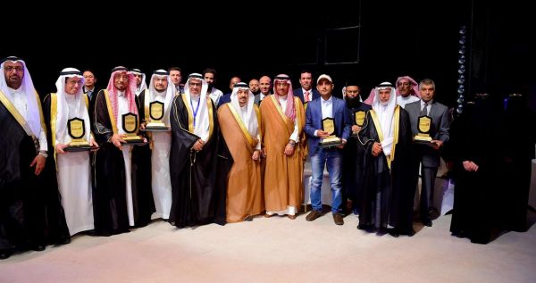 محافظ الحُرّث يقوم بجولة تفقدية لقرى المحافظة