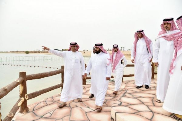 التجارة تشهر بمحطة وقود تغش المستهلكين بالعبث في المضخات ونقص المعايرة
