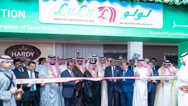 سواعد توقّع اتفاقية قانونية للاستشارات وتدريب منسوبيها