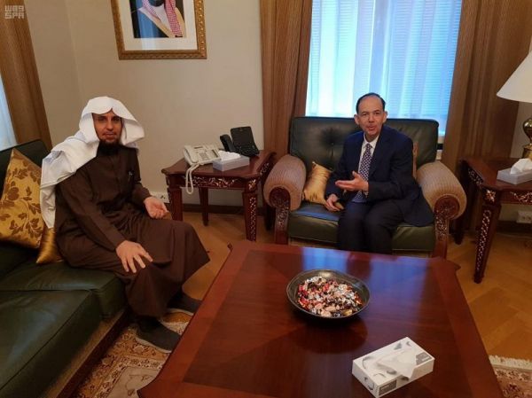 نائب أمير جازان ينقل تعازي القيادة لأسرة الجندي حمد فارس