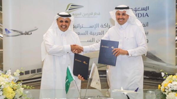 أمير منطقة تبوك ينقل تحيات خادم الحرمين الشريفين وسمو ولي العهد لأهالي المنطقة