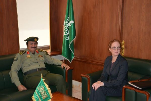 مدني الرياض يسيطر على حريق بأحد المستودعات بحي الفيصلية